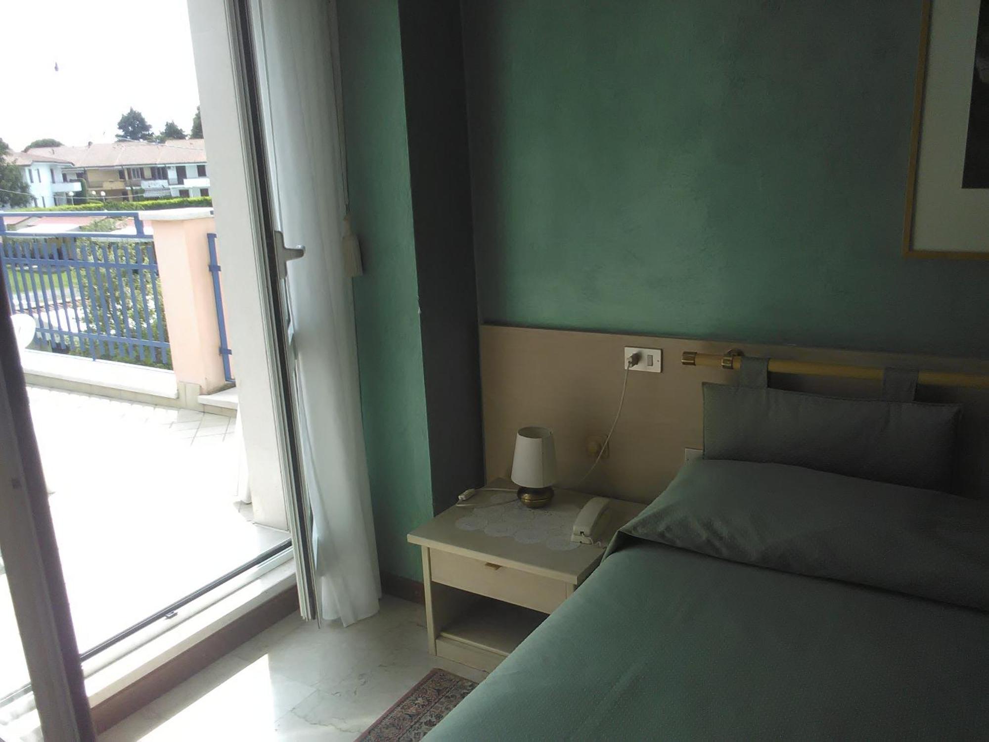 Hotel Cristallo Peschiera del Garda Exterior foto